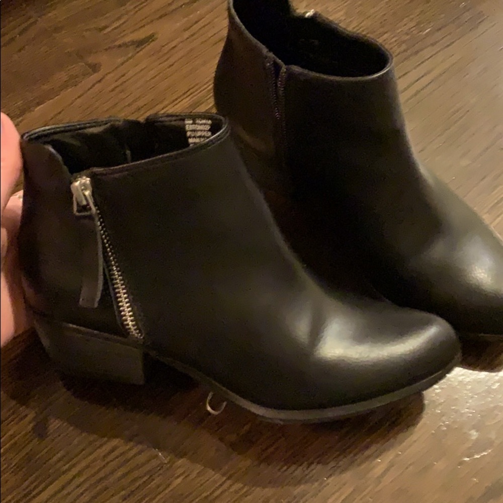 Size 6 vegan leather black booties
